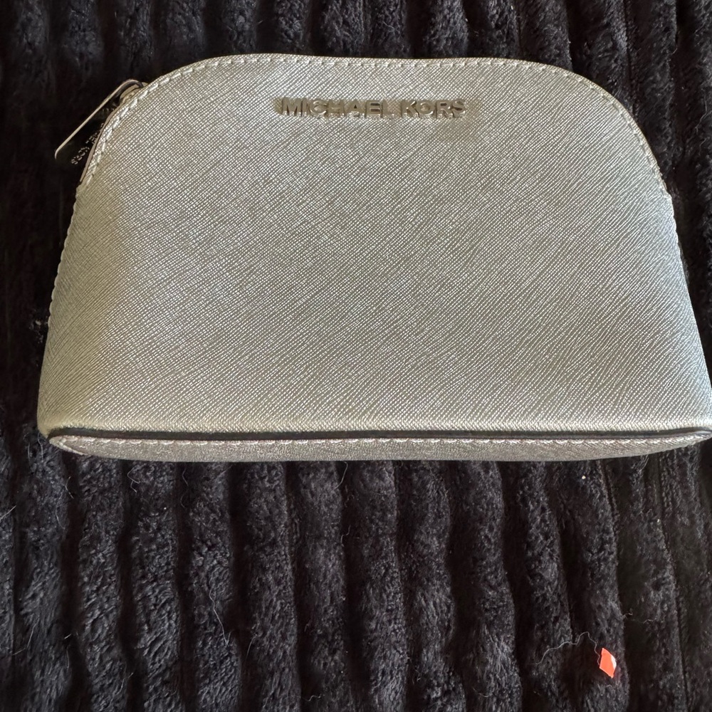 MICHAEL KORS Silver Domed Cosmetic Bag - Picture 6 of 6